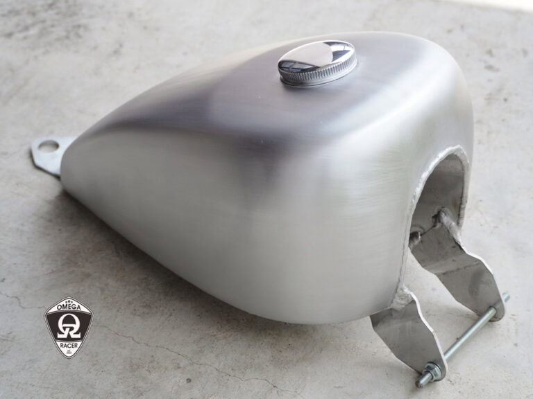 YAMAHA ヤマハ　SR 400 リペア　タンク　シルバー　銀　カスタム Yamaha SR Sportster Tank | Omega Racer